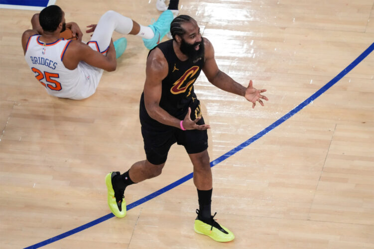 Knicks come back from 22 down to take Game 1 in OT vs. Cavs